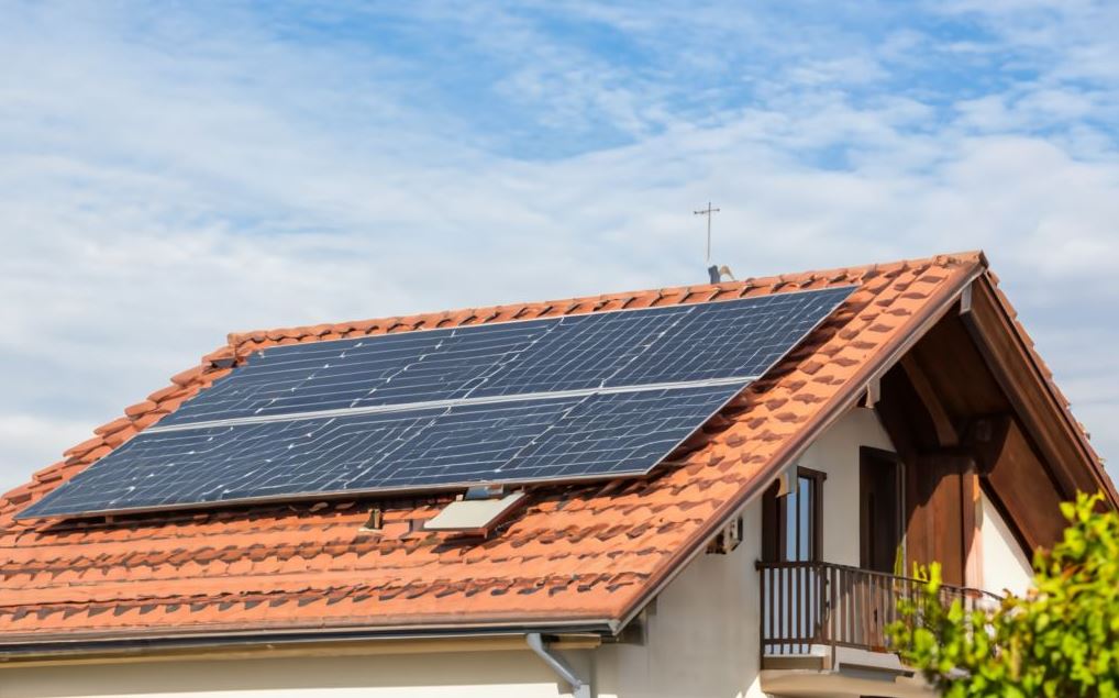 installation panneaux solaires par une entreprise spécialisée