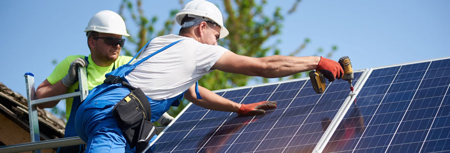 installer un panneau solaire sur un camping car